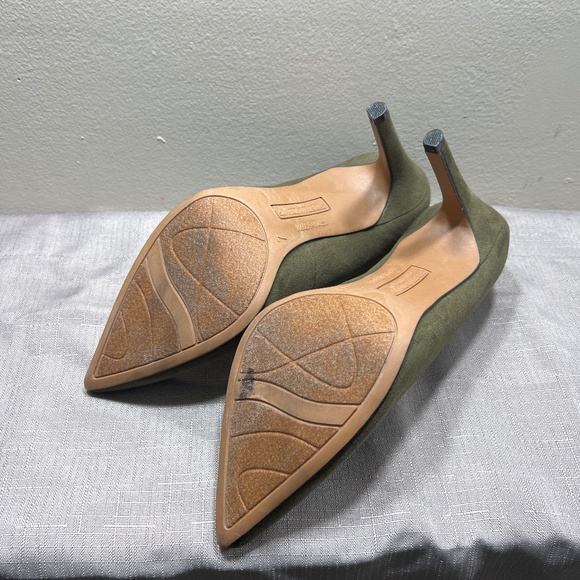Size 7 Olive Suede pumps - Picture 4 of 6